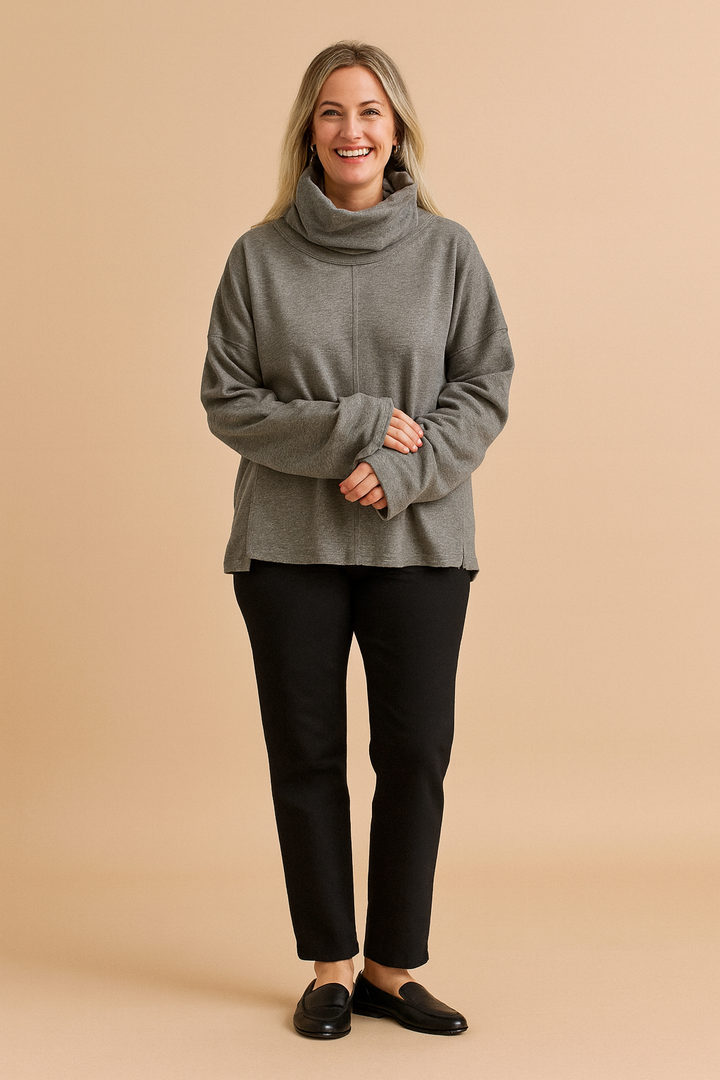 Ella | Oversized with a pronounced seam and a loose fit
