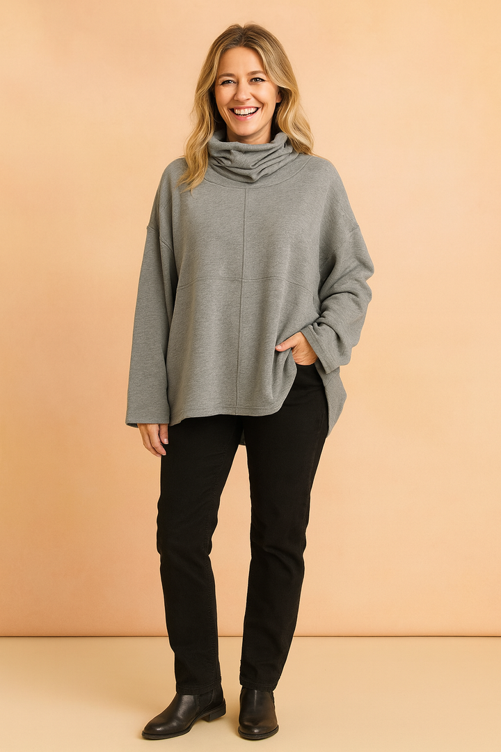 Ella | Oversized with a pronounced seam and a loose fit