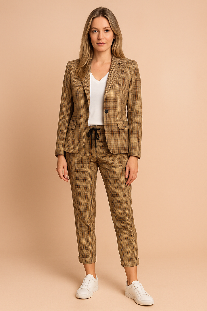 Women's Suit for Casual Elegance Comfortable Fabric Blend Pant Suit