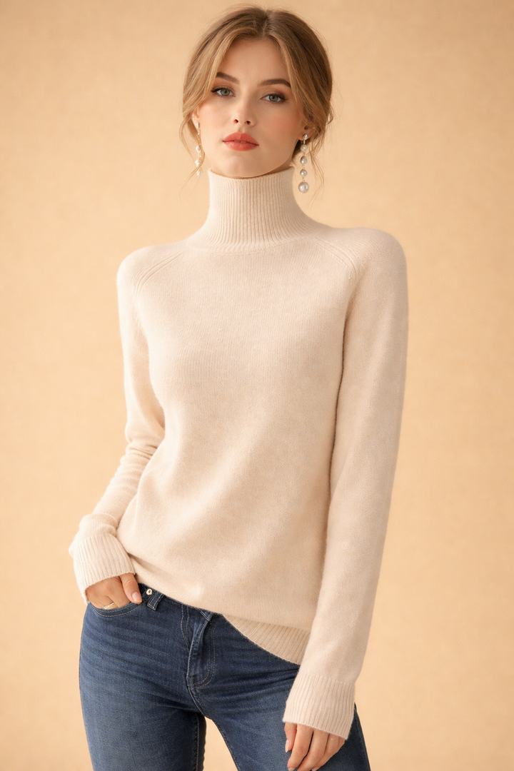 Karolina | Smooth turtleneck sweater in a classic cut